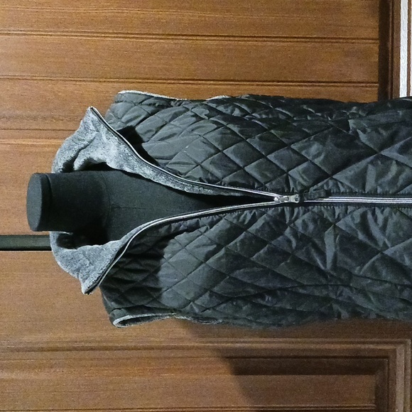 Free Country black and gray Sherpa-Fleece Lined Reversable Puffer Vest. Size L - Picture 2 of 7